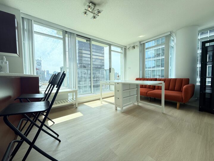 Property Photo:  610 Granville Street 1407  BC V6C 3T3 