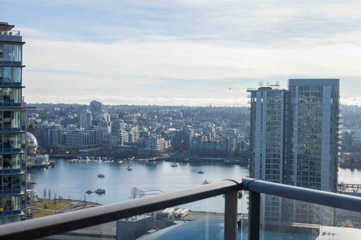 188 Keefer Place 3505 — photo 1