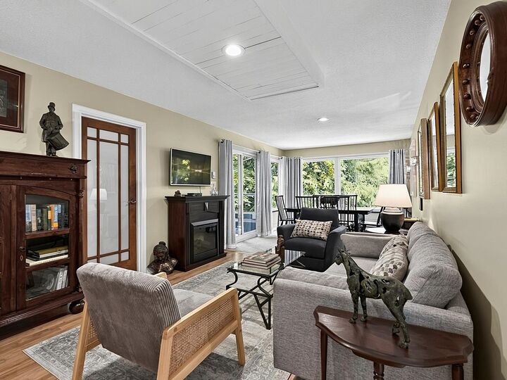 Property Photo: 20195 50 Avenue 38 BC V3A 6R8