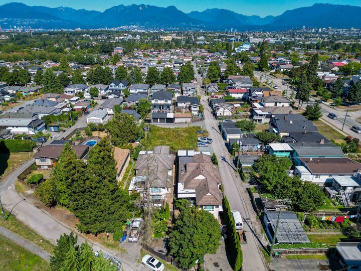 Property Photo: 2675 Vanness Avenue BC V5R 2R3