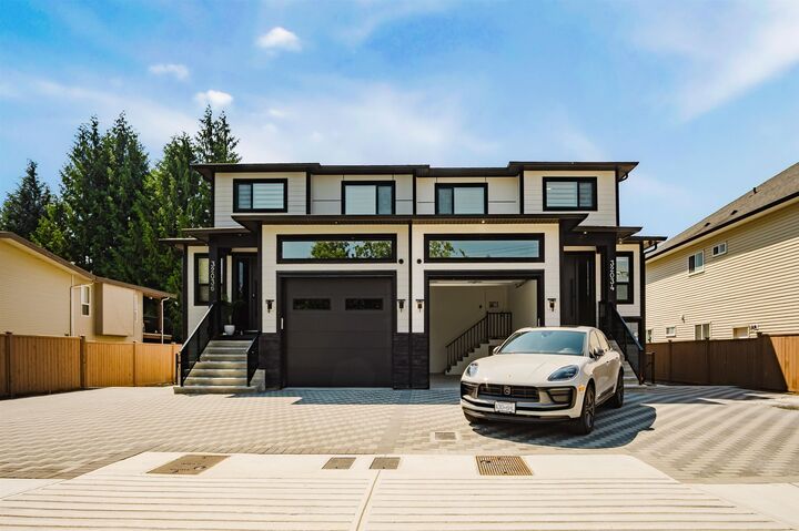 Property Photo: 32034 Hillcrest Avenue BC V2V 1L2