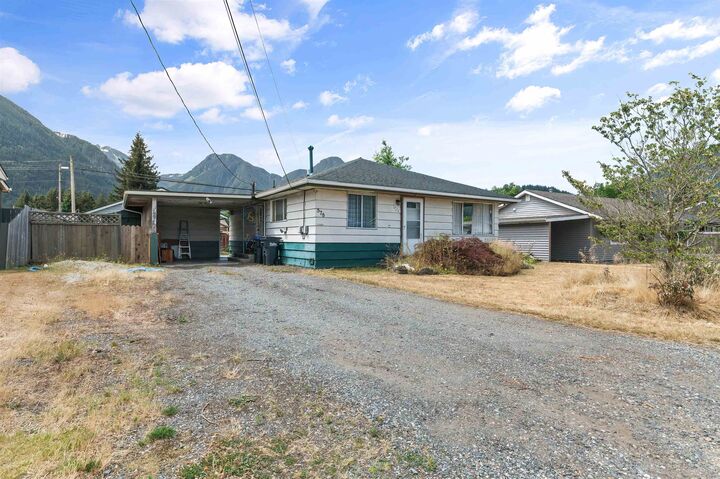 578 Thacker Avenue — photo 1