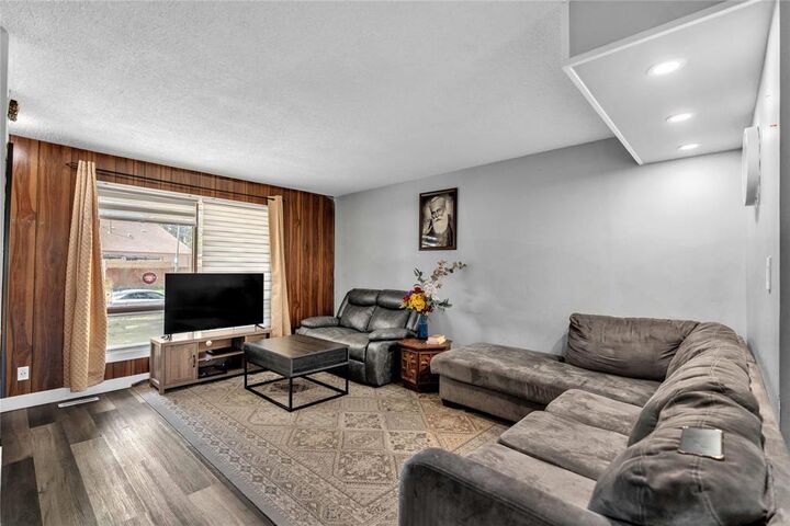 Property Photo: 5 Raber Road MB R2R 1G4