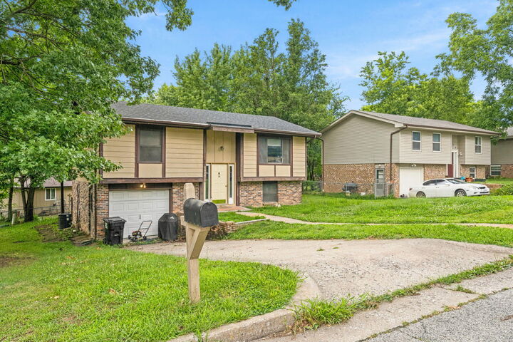 Property Photo:  5020 Shady Ln  MO 65109 