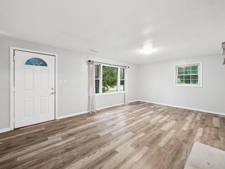 Property Photo: 1202 E Walnut Street OH 43081