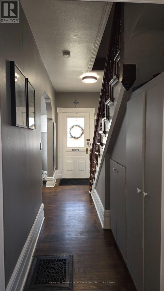 Property Photo: 7 East South Street East ON N5H 1P5
