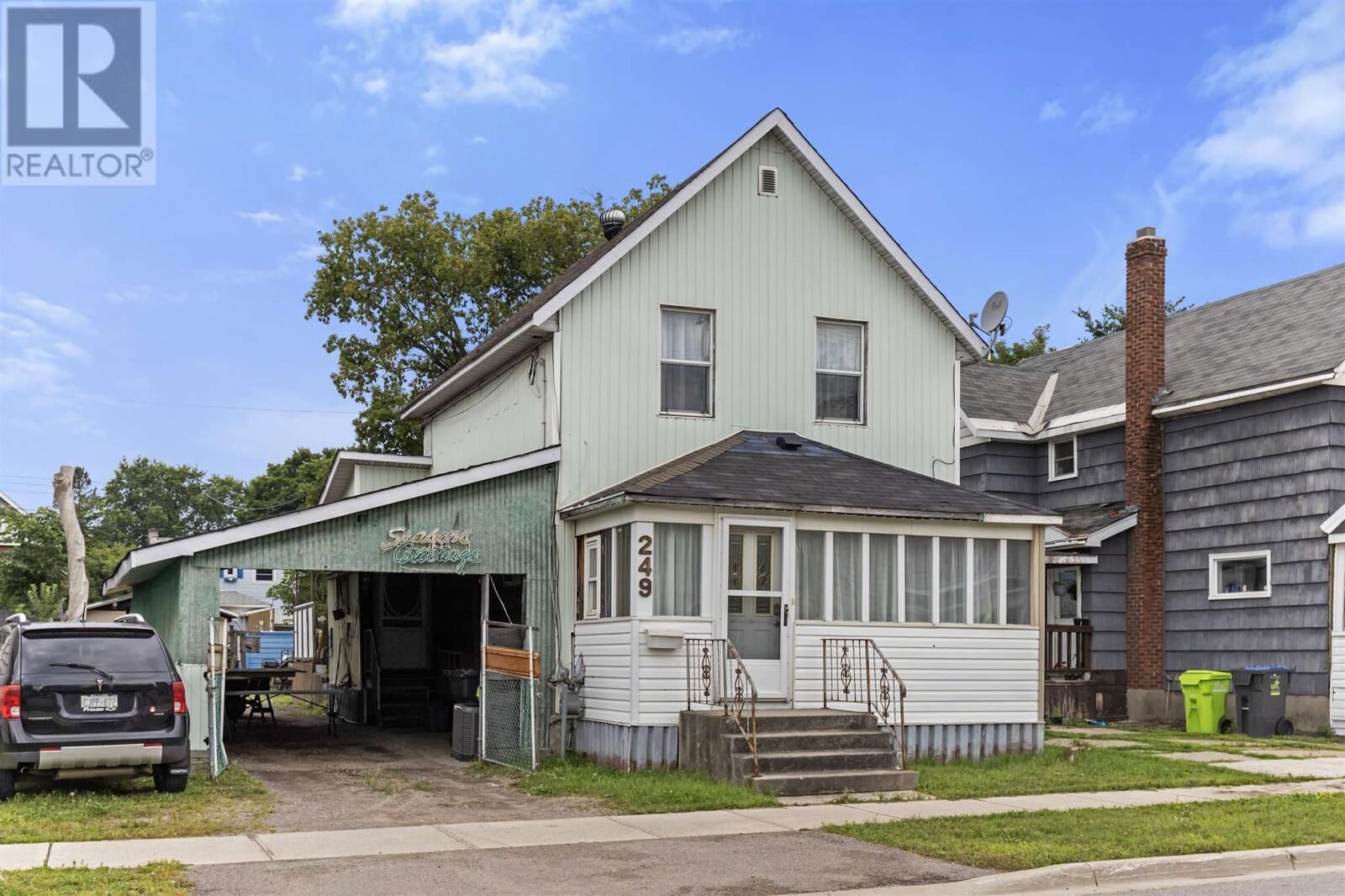 Property Photo:  249 John St  ON P6A 1P4 