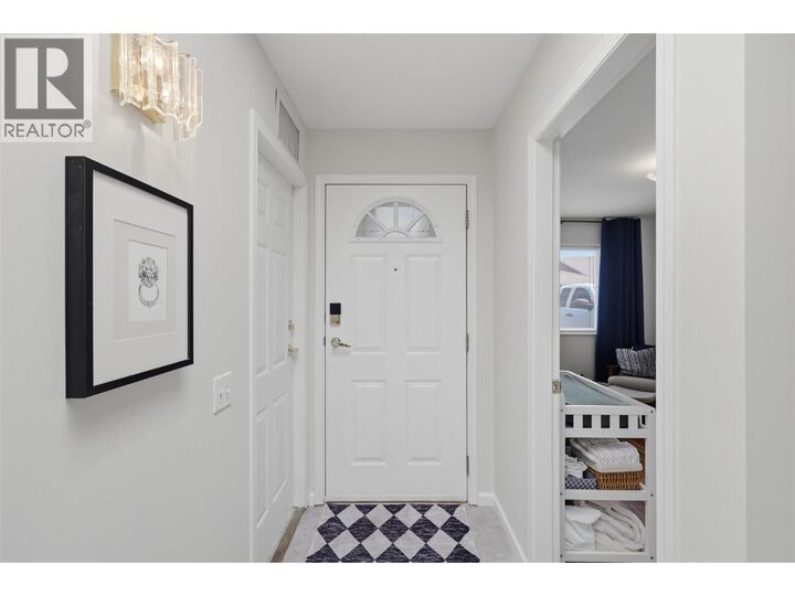 Property Photo: 1285 14th Street 19 BC V2B 8K9