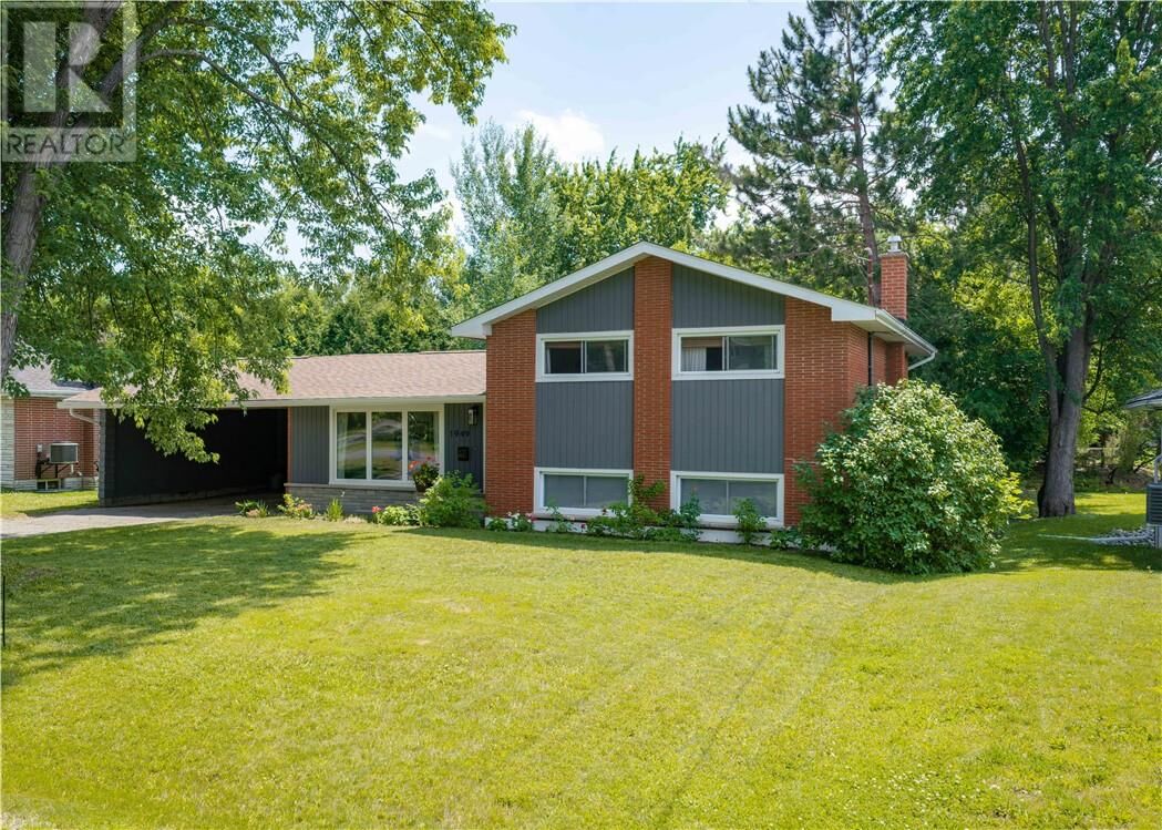 Property Photo:  1949 Millwood Crescent  ON P3E 2T3 