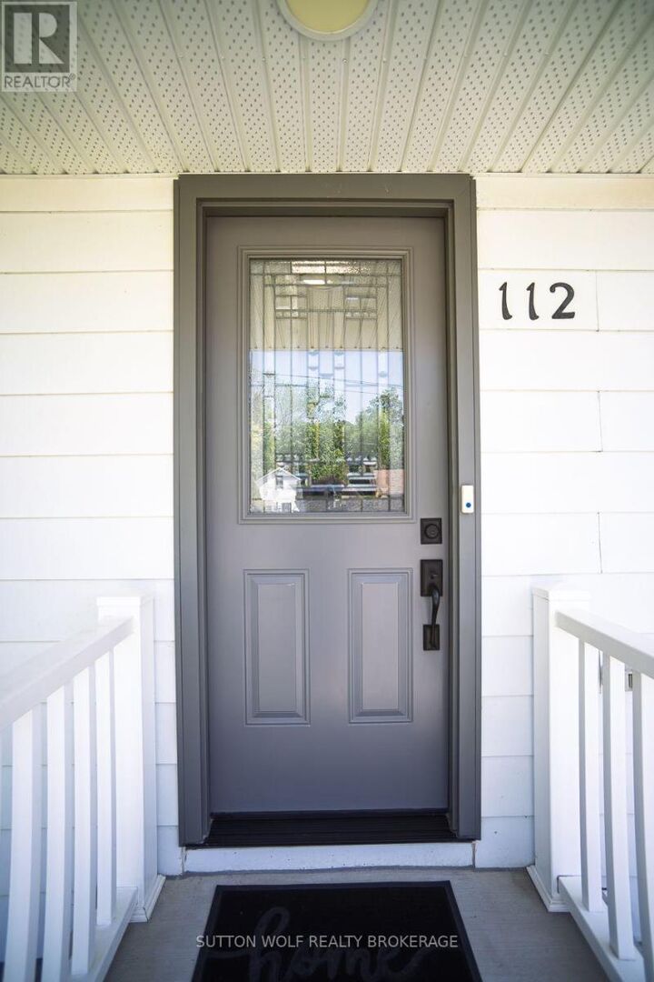 Property Photo:  112 Metcalfe Street East  ON N7G 1P3 