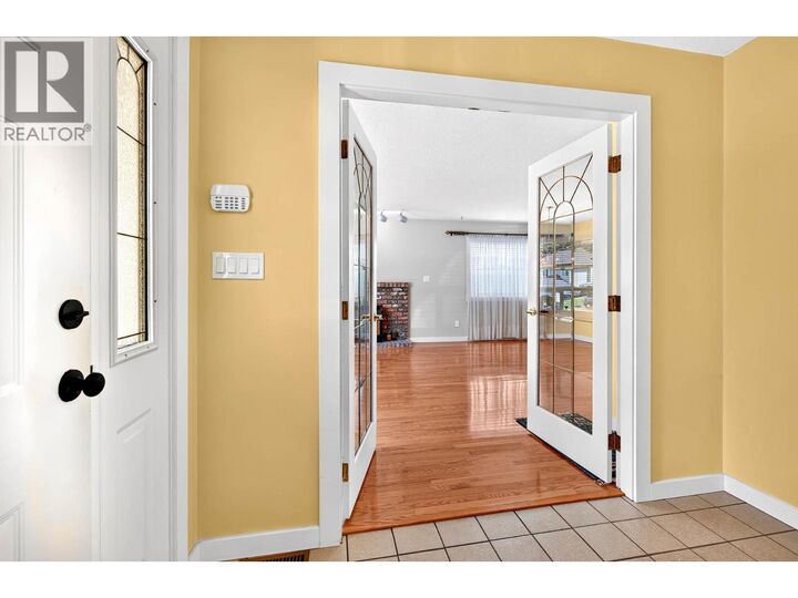 Property Photo:  272 Valleyview Place  BC V2C 6M4 