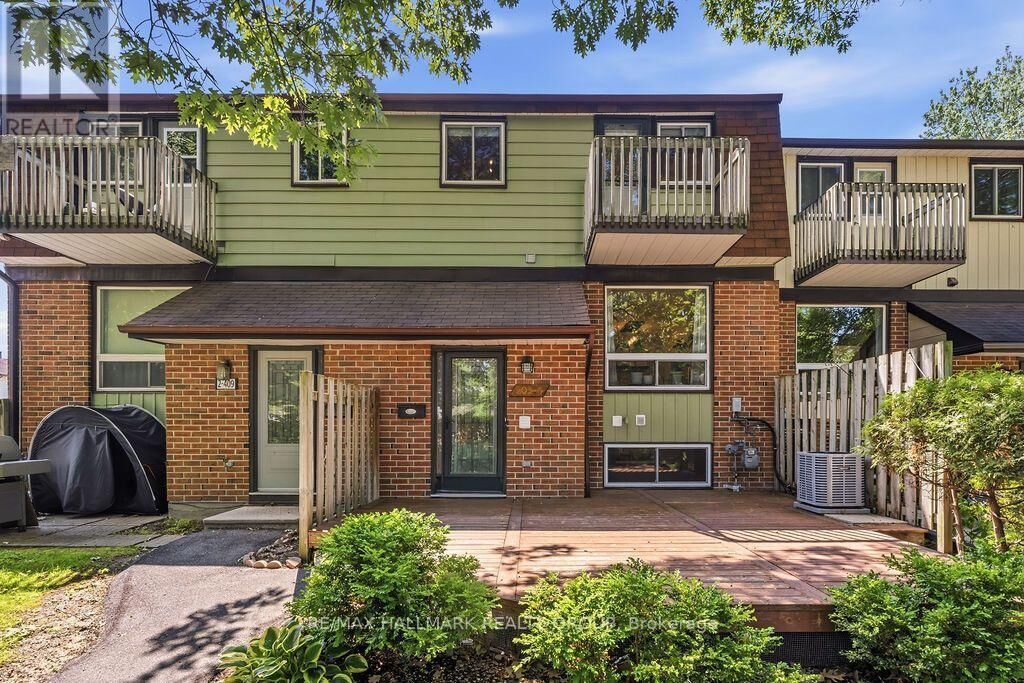 Property Photo: 409 Montfort Street 4 ON K1L 8G8
