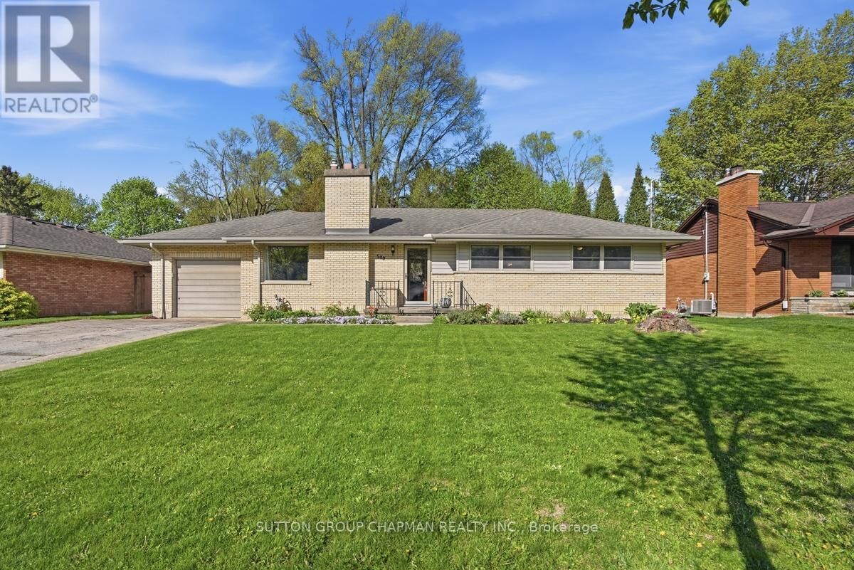 Property Photo:  590 Oakridge Drive  ON N6H 3G2 