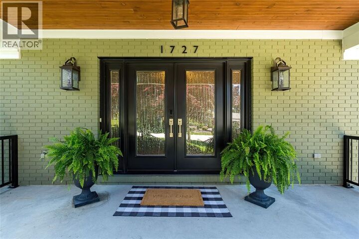 Property Photo:  1727 Mater Drive  ON N7S 3S4 