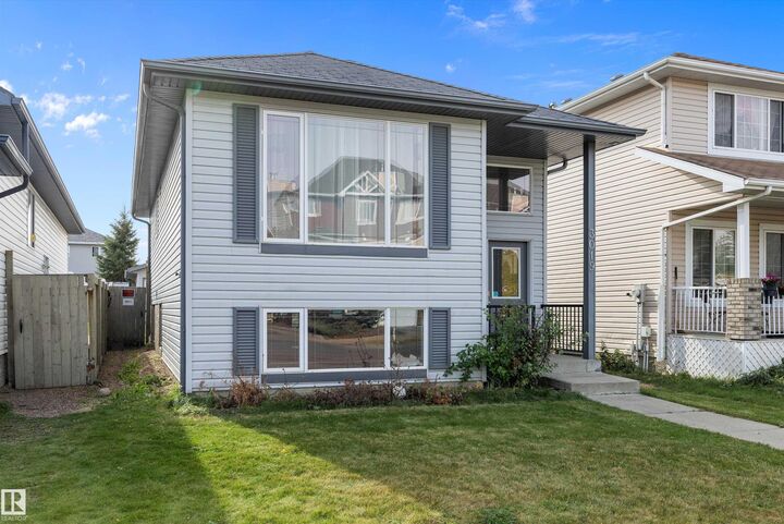 3019 33 Avenue NW — photo 1