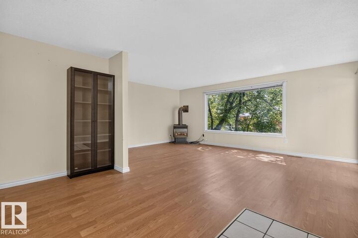 Property Photo: 52343 Rge Road 211 104 AB T8G 1A6