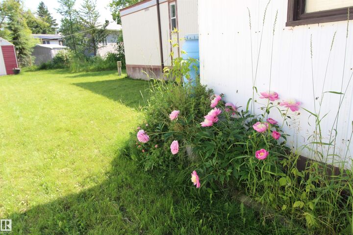 Property Photo: 9501 104 Ave 10 AB T7P 1M7