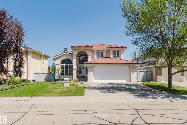 15 Cormack Crescent NW — photo 1