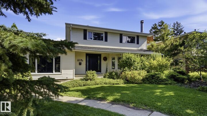 Property Photo: 11736 35A Avenue NW AB T6J 0B5