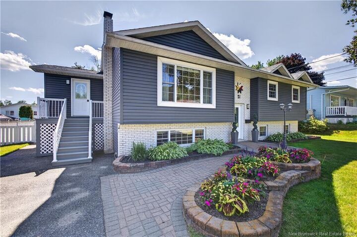 21 Adams Avenue — photo 1