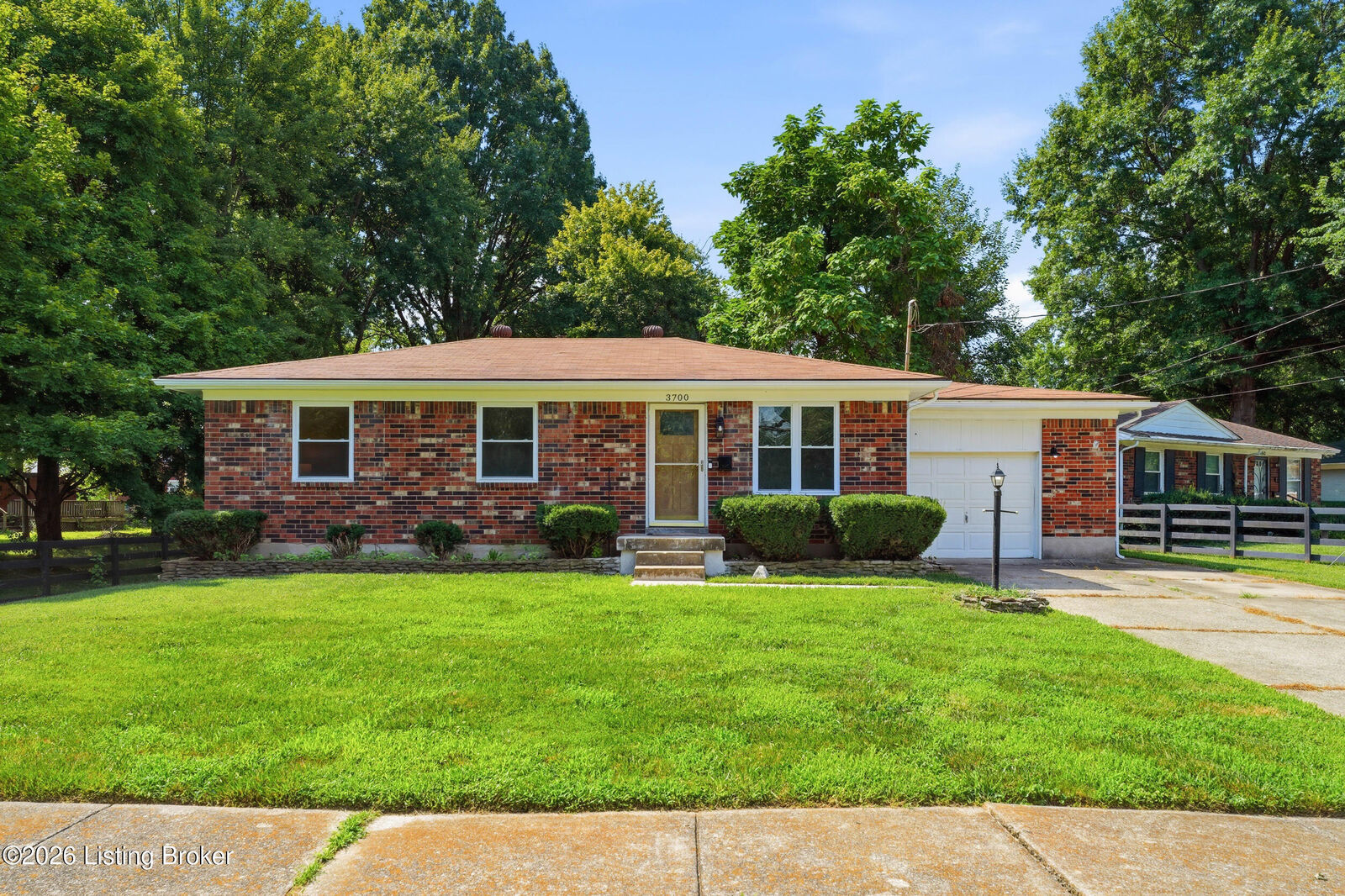 Property Photo: 3700 Templewood Dr KY 40219