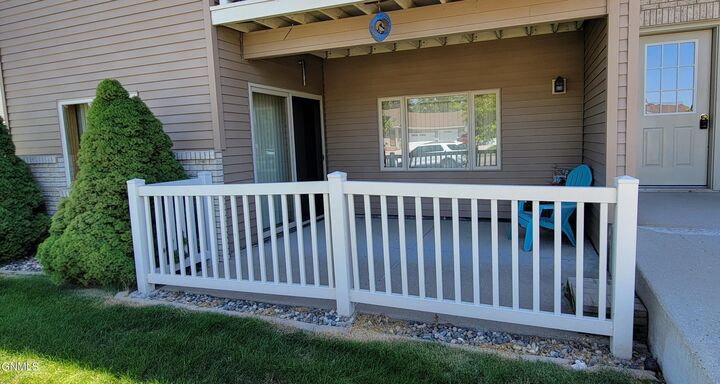 Property Photo:  961 Santa Fe Avenue 1  ND 58504 