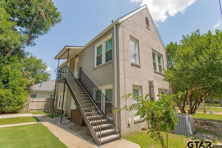 Property Photo:  831 W Houston Street  TX 75702 