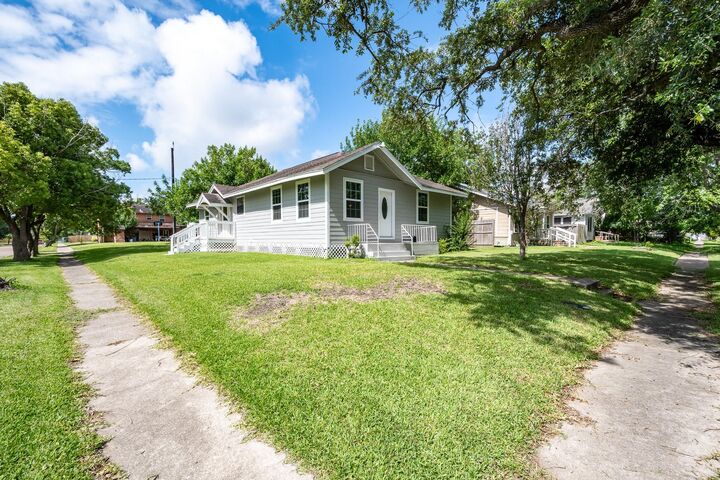 Property Photo:  3201 Iowa Street  TX 77520 