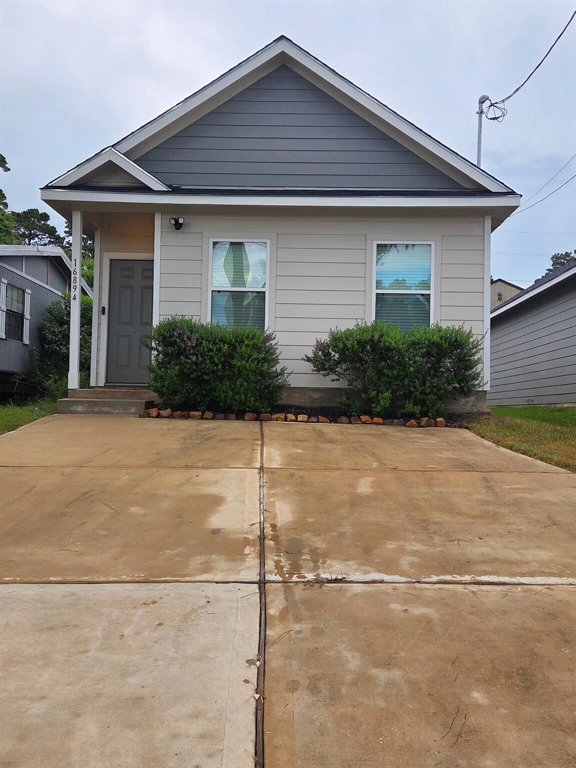 Property Photo: 16894 Glenheath TX 77316