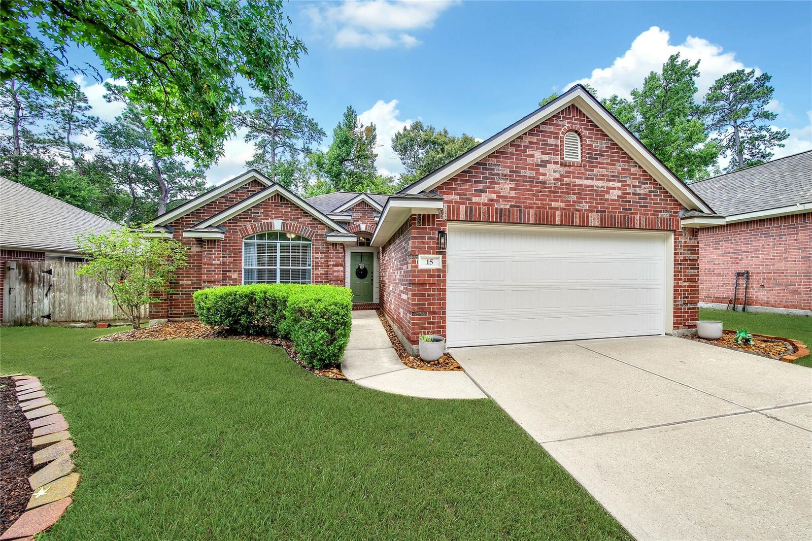 Property Photo:  15 Wintergrass Place  TX 77382 