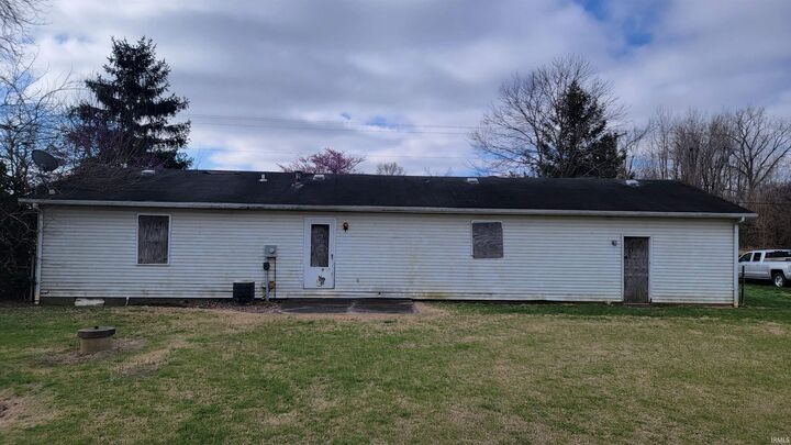 Property Photo:  1325 W Mackey Ferry Road  IN 47620-8127 