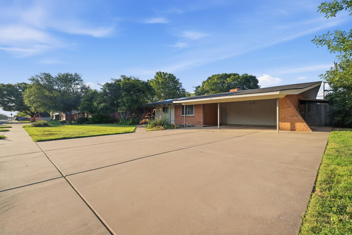 Property Photo: 2313 58th Street TX 79412