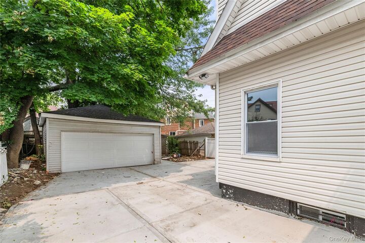 Property Photo: 8492 Homelawn Street NY 11432