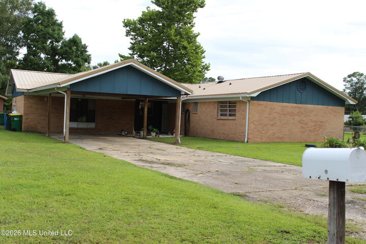 Property Photo: 8517 Greenfields Road MS 39562