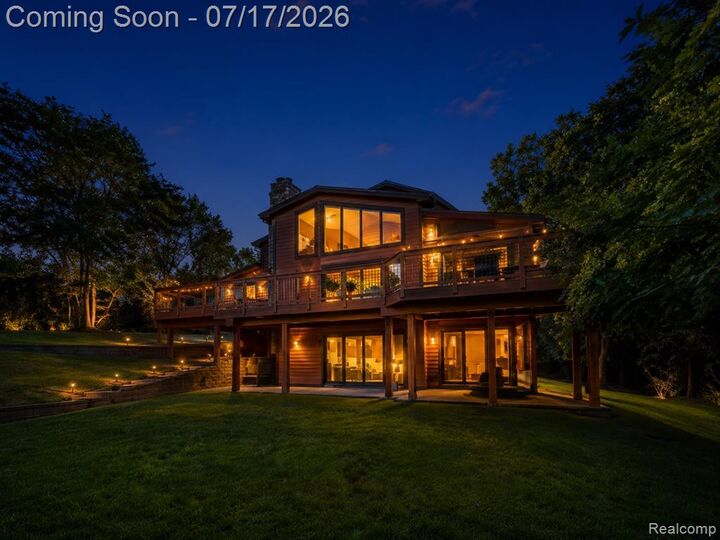 Property Photo: 5685 Paint Valley Drive MI 48306 2464