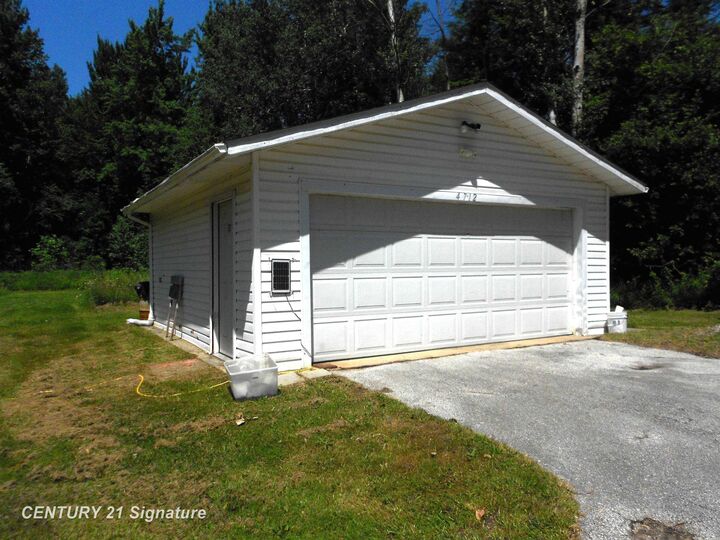 Property Photo:  4712 Berry Road  MI 48659 