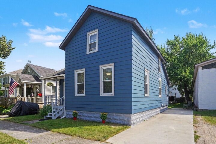 Property Photo:  312 Elliott Avenue  MI 49417 