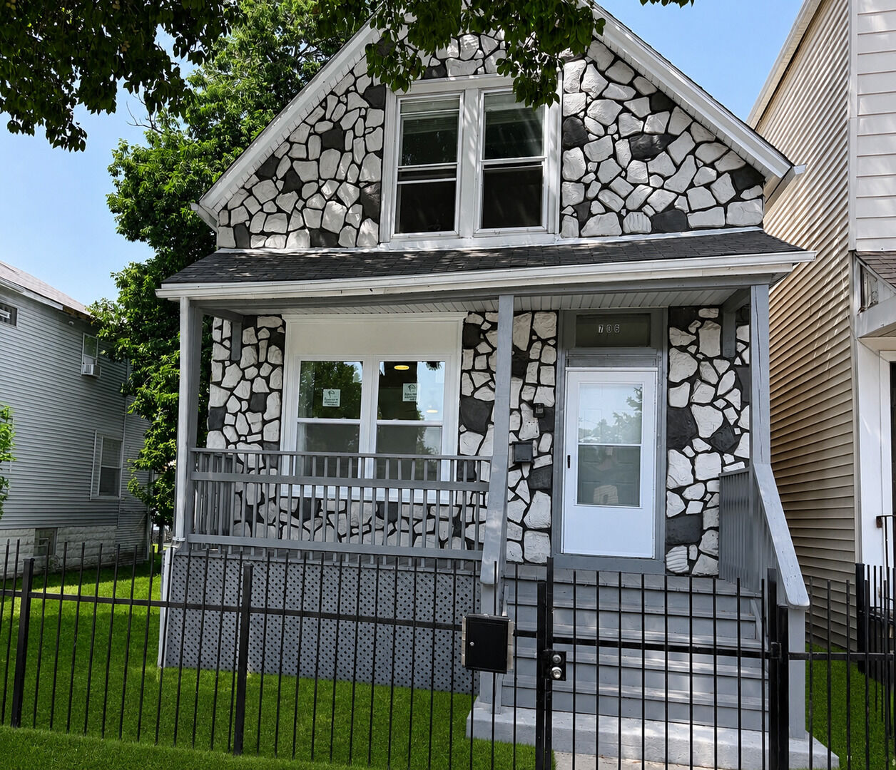 Property Photo:  706 W 81st Street  IL 60620 