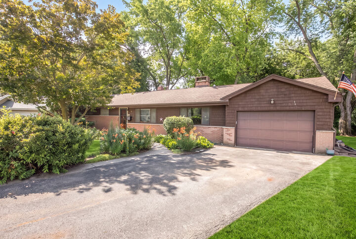Property Photo:  10 Hollycourt Terrace  IL 60047 