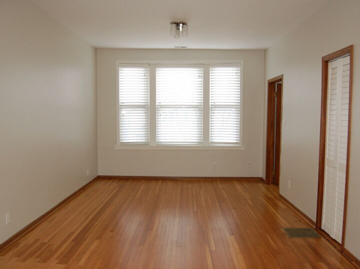Property Photo: 1668 W Edgewater Avenue 2S IL 60660
