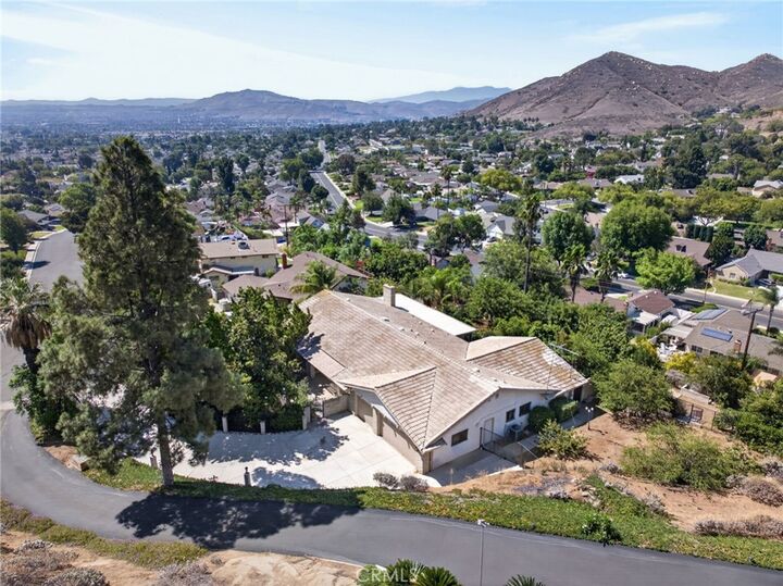 Property Photo: 5462 Sierra Vista CA 92505