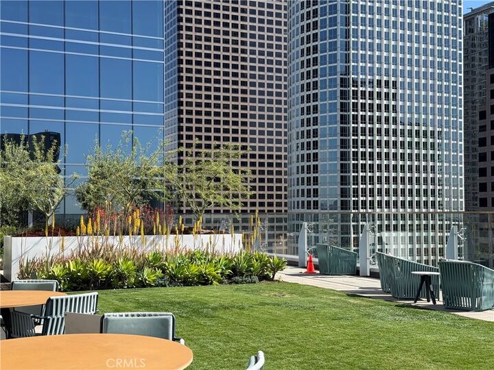 Property Photo: 877 Francisco 517 CA 90017