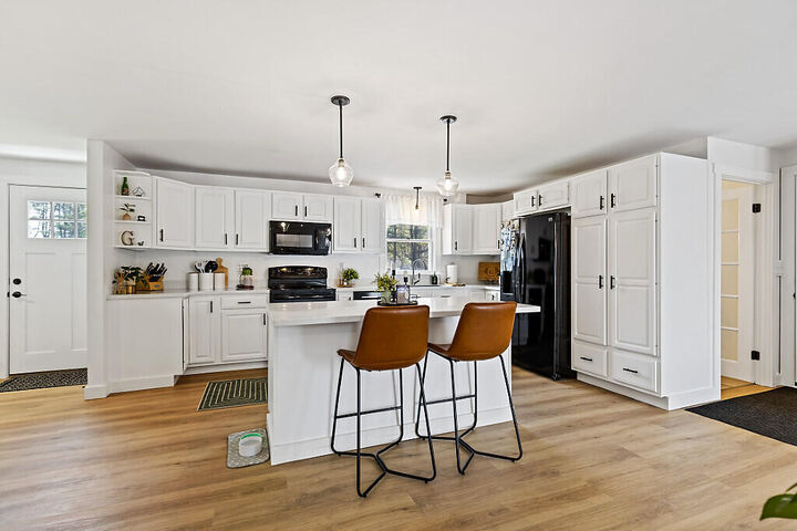 Property Photo: 816 Riverside Drive ME 04330