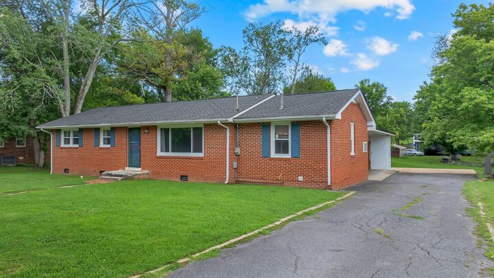 Property Photo:  117 Whiteside St  TN 37160 