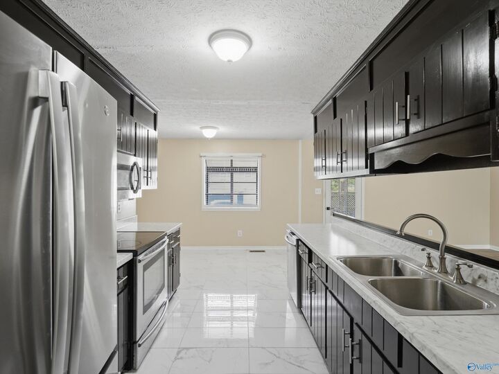 Property Photo:  1061 Sandy Springs Road NW  AL 35806 