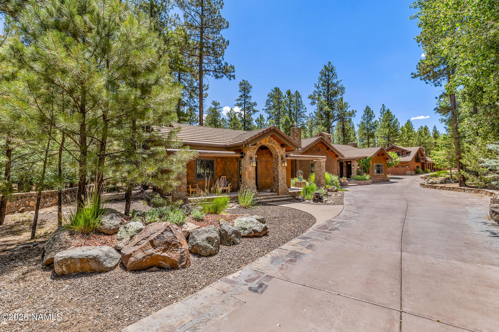 Property Photo: 2912 N Creekside Drive AZ 86001