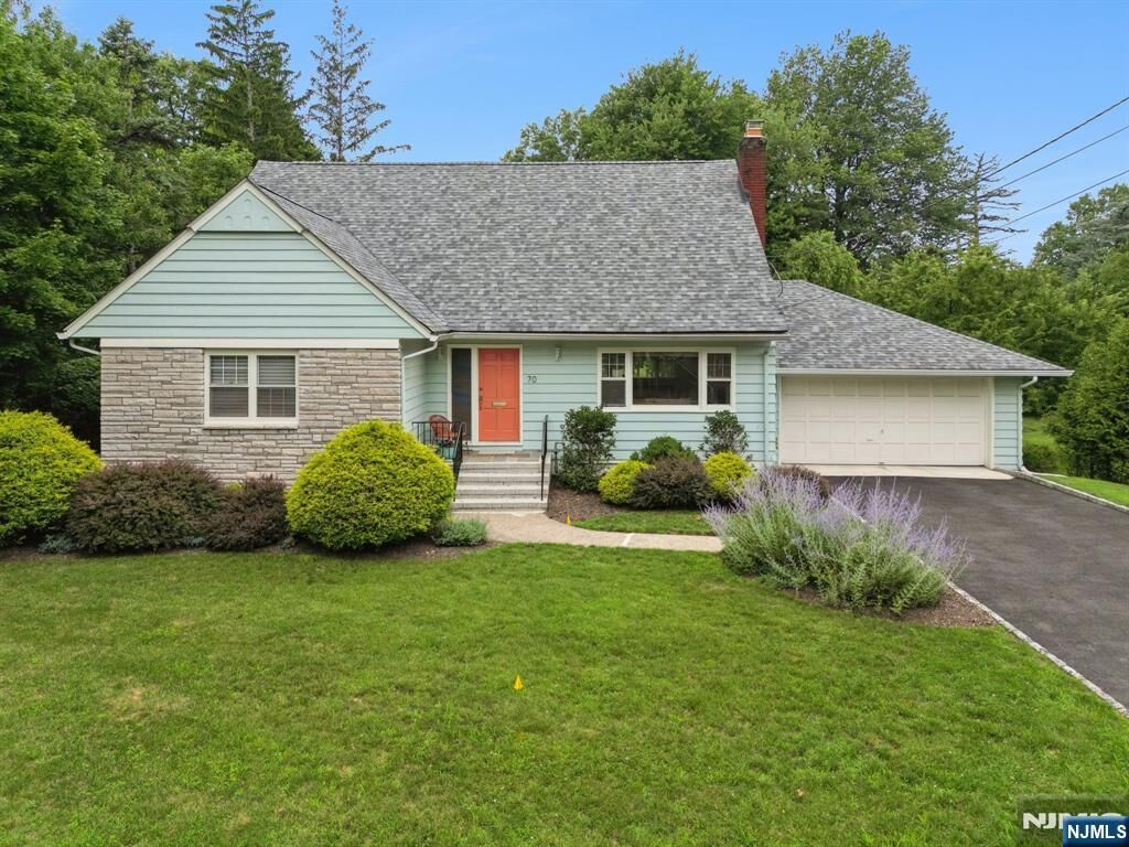 Property Photo:  70 Kingwood Drive  NJ 07424 