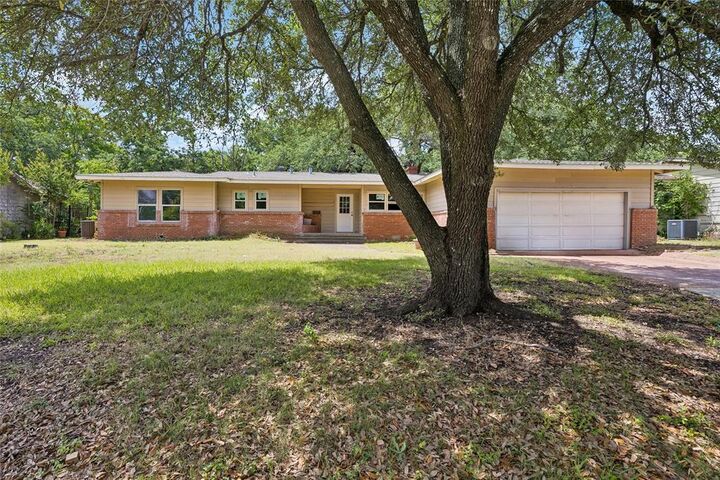 Property Photo:  5104 Malinda Lane S  TX 76112 