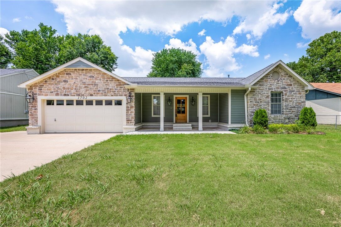 Property Photo:  1702 SW D Street  AR 72712 