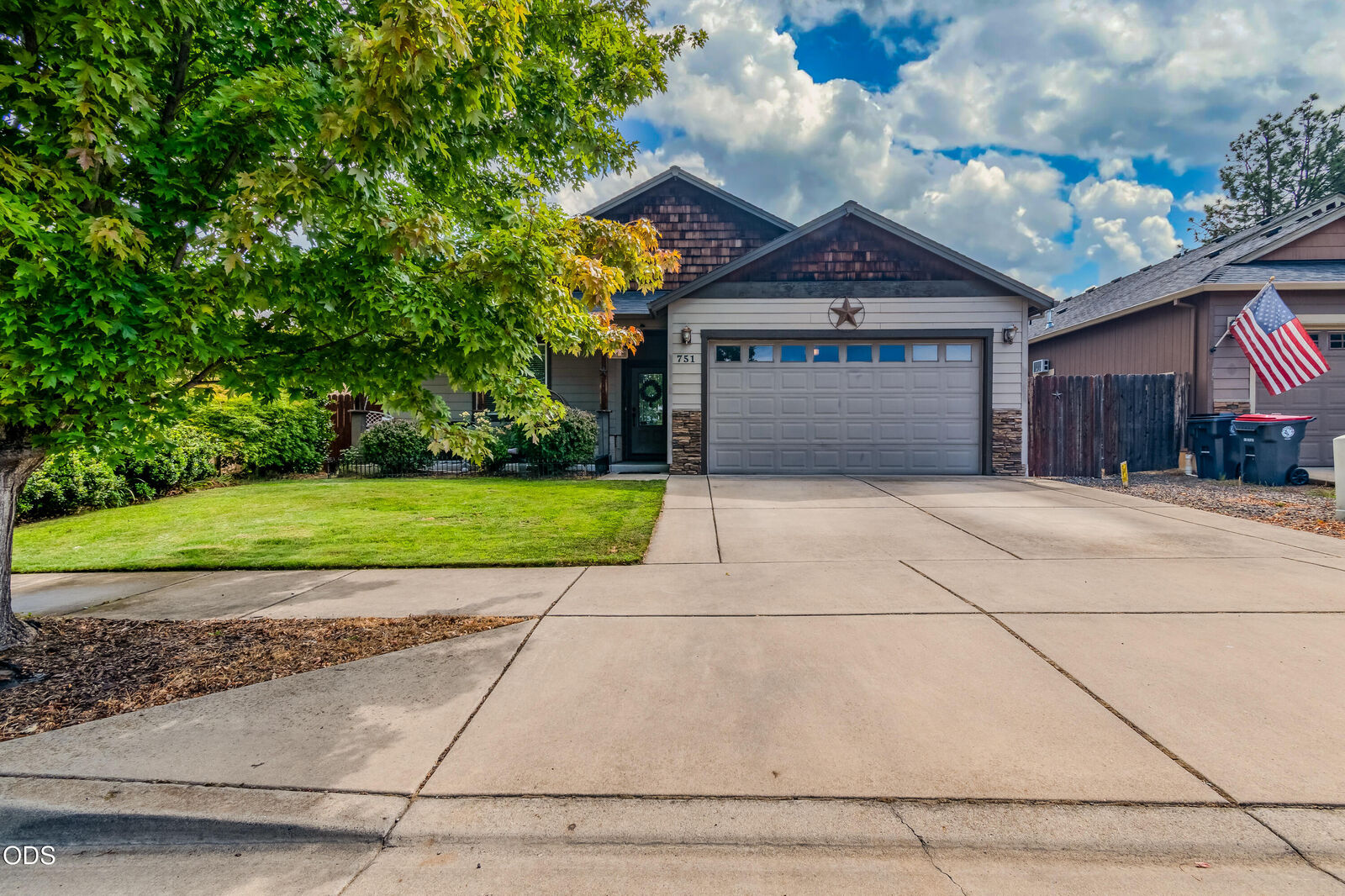 Property Photo: 751 Tivoli Drive OR 97501
